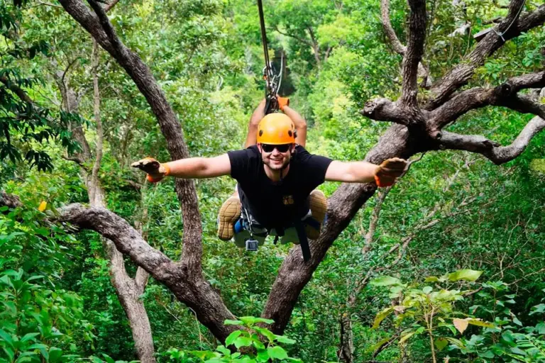 Zipline over the jungle on the Canopy, Maya Eden and Beach Tour in Roatan