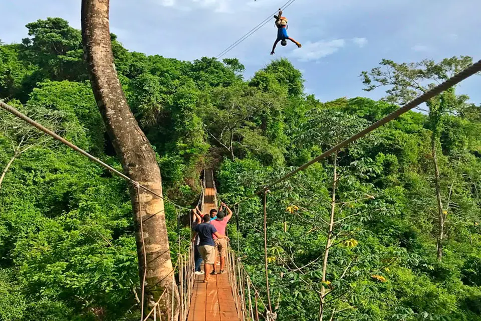 Maya Eden, Beach, and History Tour in Roatan